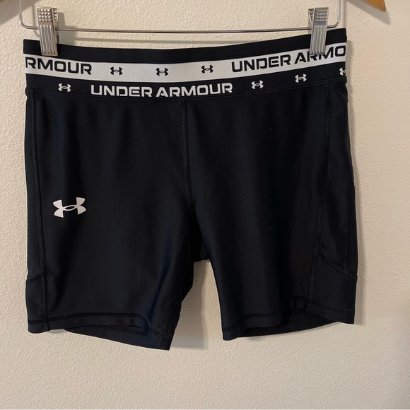 Under Armour HeatGear Armour Bike Shorts Black Compression Spellout 2022-XL - Picture 2 of 8